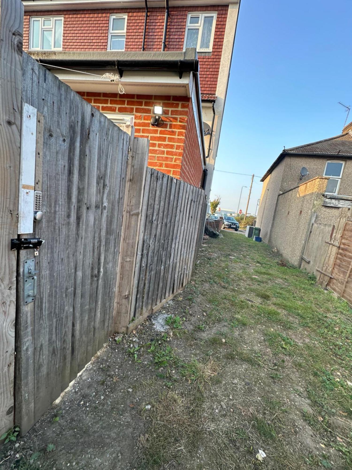 Luxury Ensuite Studio In Crayford Dartford Bexley London With Full Kitchen And Side Garden Alleyway Entrance Erith المظهر الخارجي الصورة