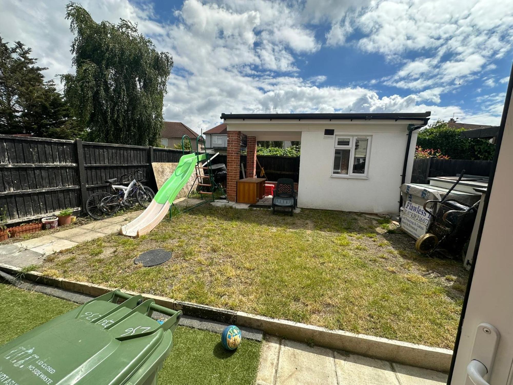 Luxury Ensuite Studio In Crayford Dartford Bexley London With Full Kitchen And Side Garden Alleyway Entrance Erith المظهر الخارجي الصورة