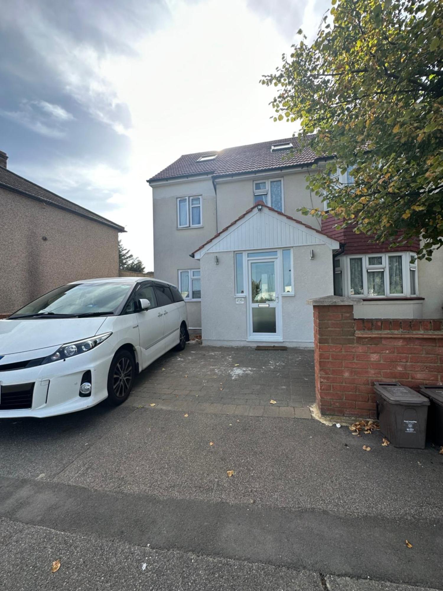 Luxury Ensuite Studio In Crayford Dartford Bexley London With Full Kitchen And Side Garden Alleyway Entrance Erith المظهر الخارجي الصورة