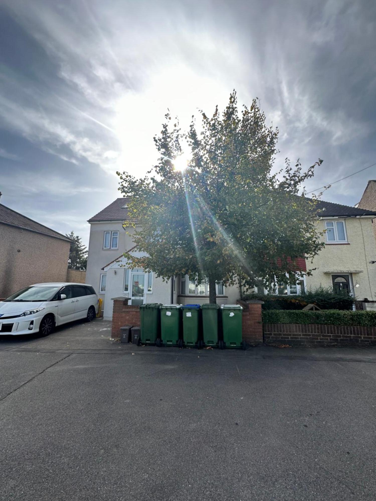 Luxury Ensuite Studio In Crayford Dartford Bexley London With Full Kitchen And Side Garden Alleyway Entrance Erith المظهر الخارجي الصورة
