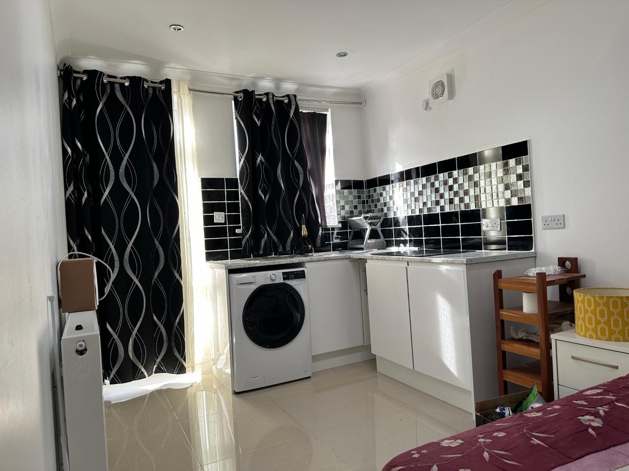 Luxury Ensuite Studio In Crayford Dartford Bexley London With Full Kitchen And Side Garden Alleyway Entrance Erith المظهر الخارجي الصورة