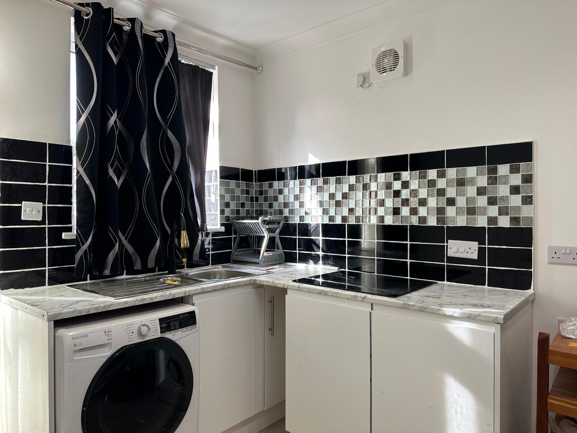 Luxury Ensuite Studio In Crayford Dartford Bexley London With Full Kitchen And Side Garden Alleyway Entrance Erith المظهر الخارجي الصورة